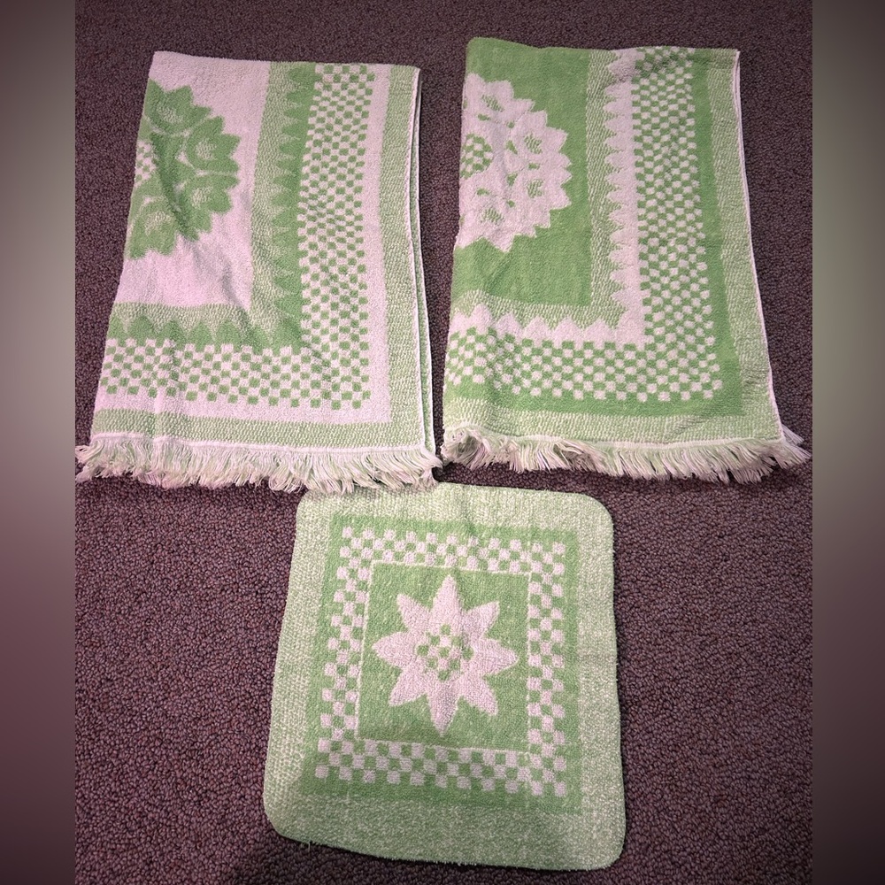 Vintage Sears set of two towels and one washcloth